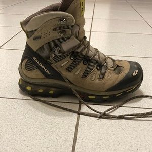 Barely used. Waterproof. Great tread.